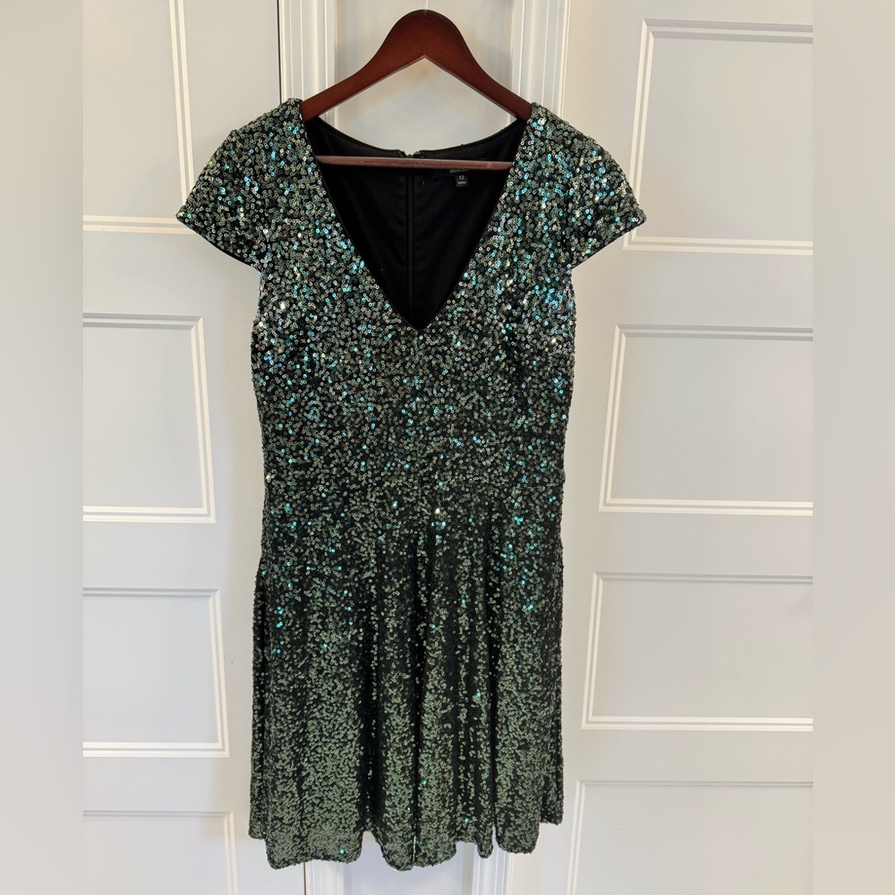 Badgley Mischka Green Sequin Mini Dress V-Neck Flutter Sleeve (worn once)